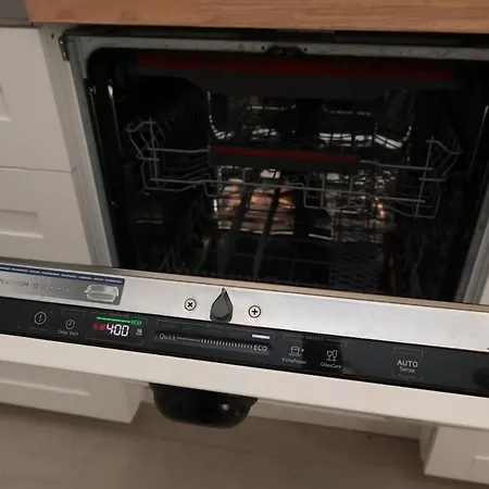 15min Walk To Oldtown, Dishwash, Parking, Aircon *